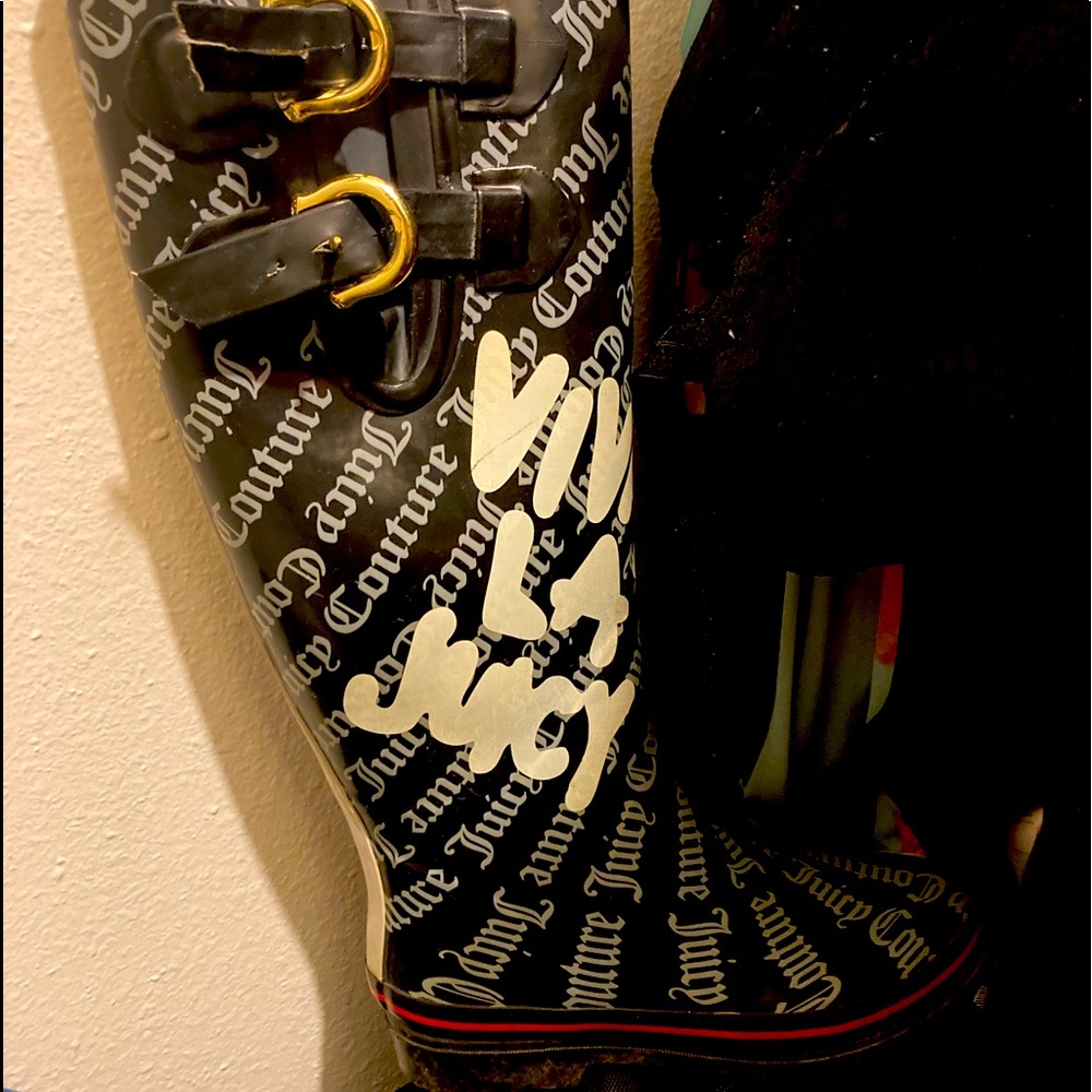 Juicy rain boots